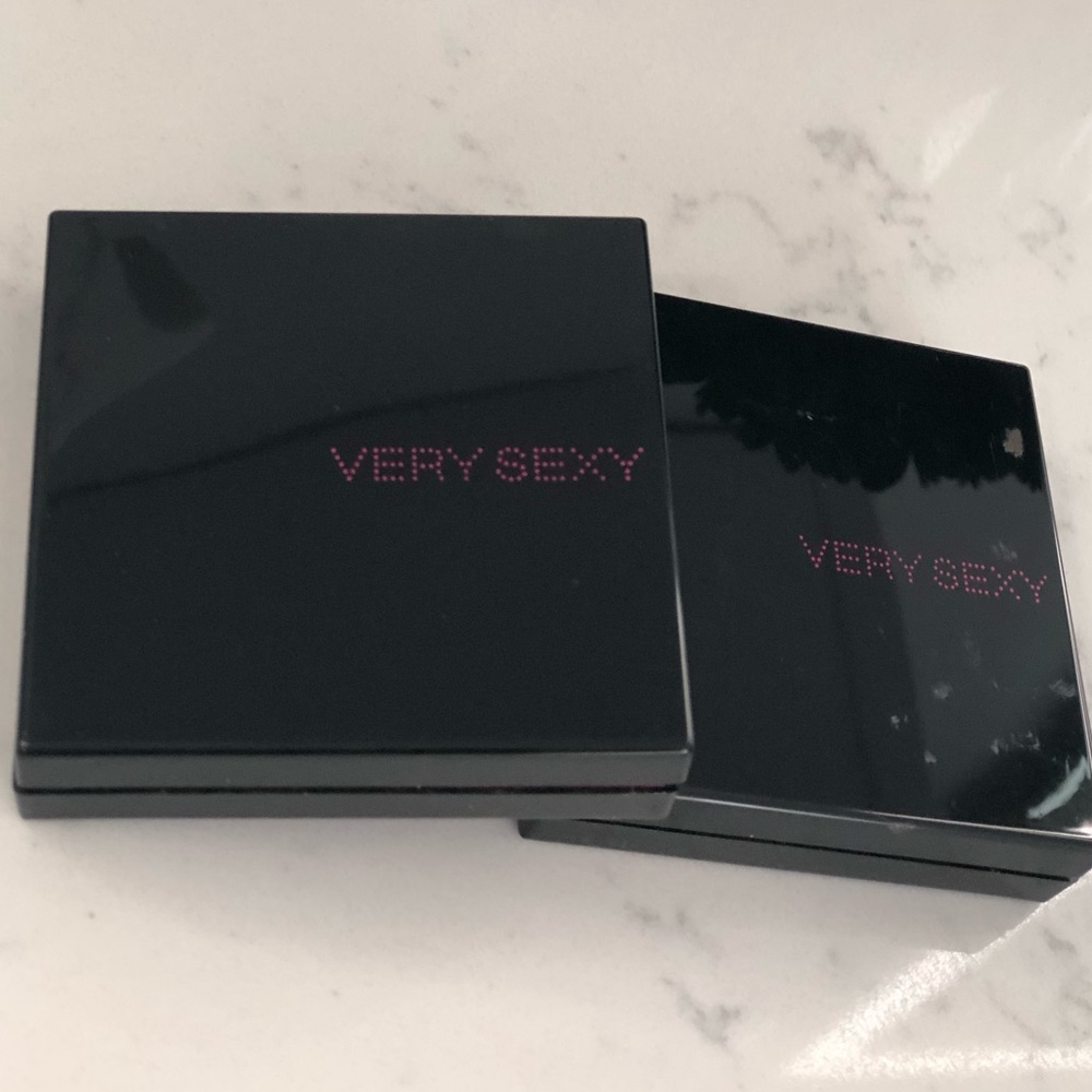 ✅Free✅ Victoria Secret shadow pallet